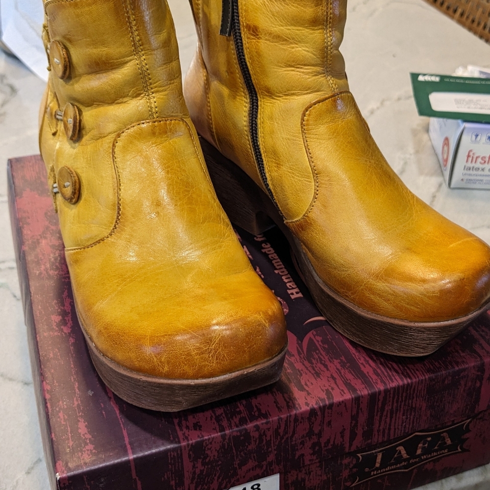 Size 39, Jafa yellow ankle boot with original box
